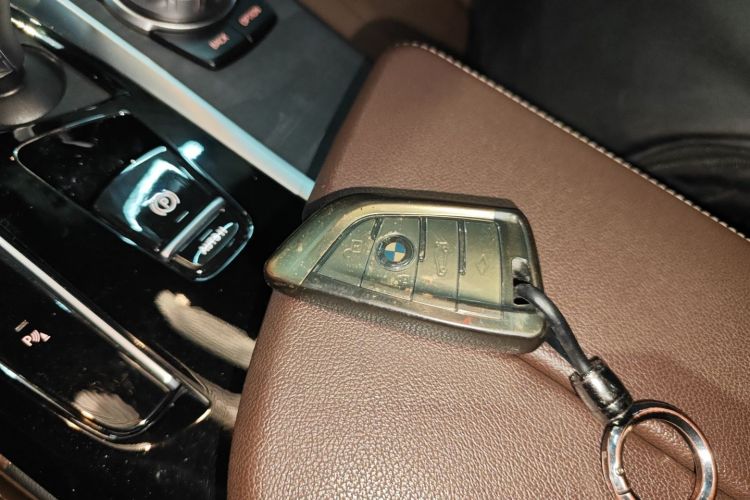 宝马5系 2022款 改款 530Li 领先型 M运动套装中控内饰7001