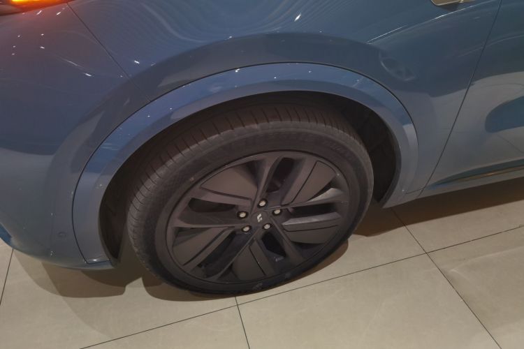 理想汽车 理想L8 2023款 Air车身外观6007