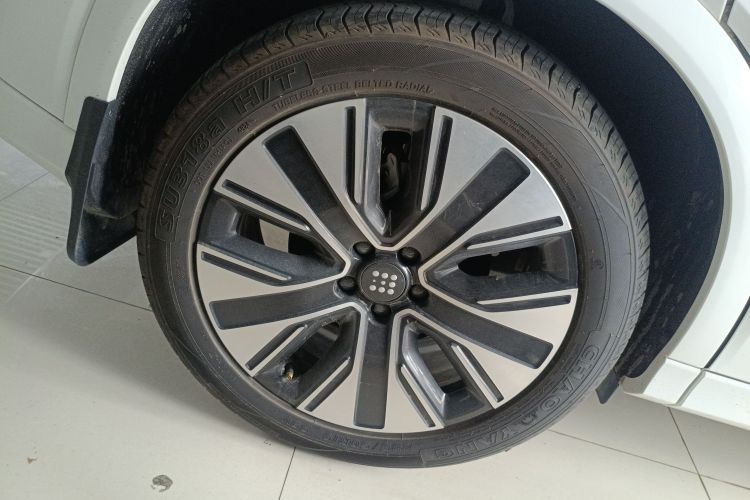 蓝电E5 PLUS 2025款 165km 长续航版PLUS 7座车身外观6008