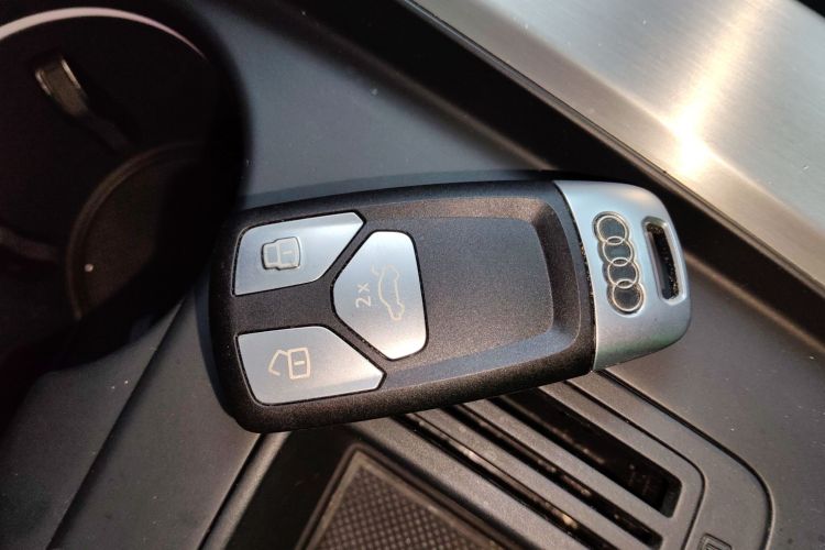 奥迪A4L 2020款 40 TFSI 豪华动感型中控内饰11