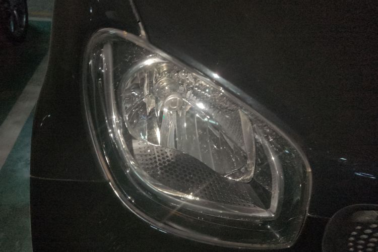 smart fortwo 2015款 1.0L 52千瓦硬顶灵动版车身外观8