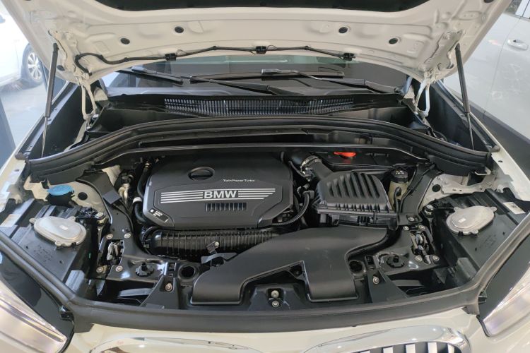 宝马X1 2022款 sDrive25Li 领先型机舱底盘24