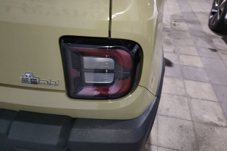 吉利银河 2024款 200km 熊猫骑士车身外观9