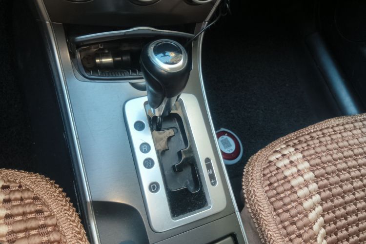 马自达6 2013款 2.0L 自动时尚型中控内饰18