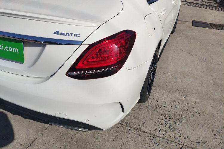 奔驰C级 2019款 C 260 运动版 4MATIC车身外观9