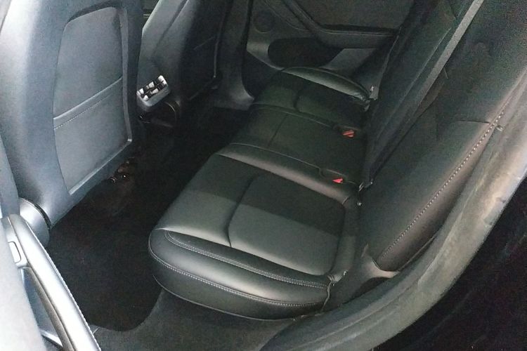 特斯拉 Model Y 2022款 改款 后轮驱动版中控内饰21