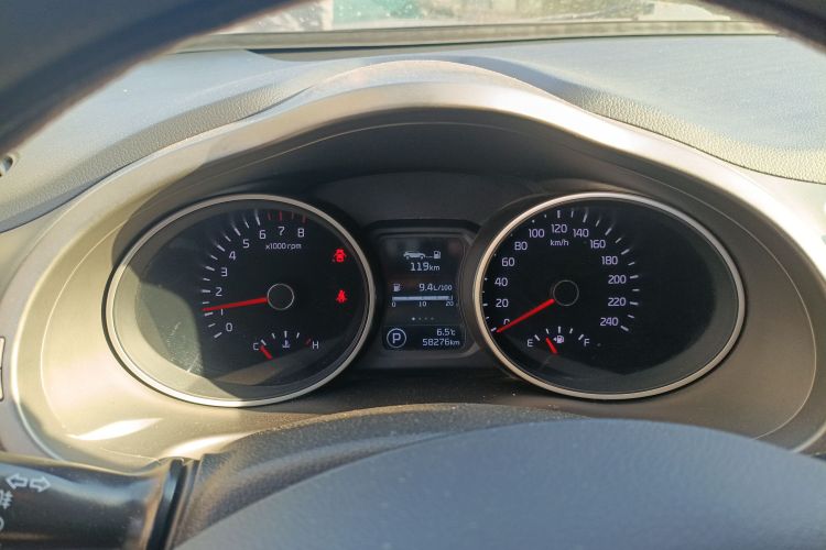 起亚 智跑 2016款 2.0L 自动两驱版GL中控内饰14