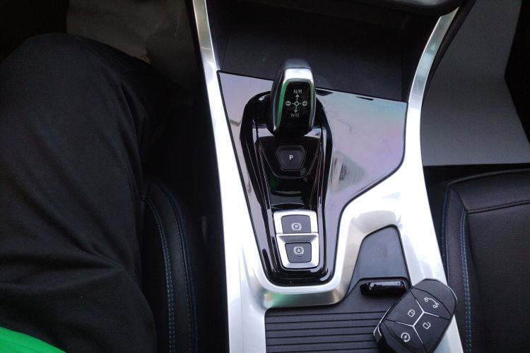 领克01 2017款 2.0T 两驱耀Pro版中控内饰18