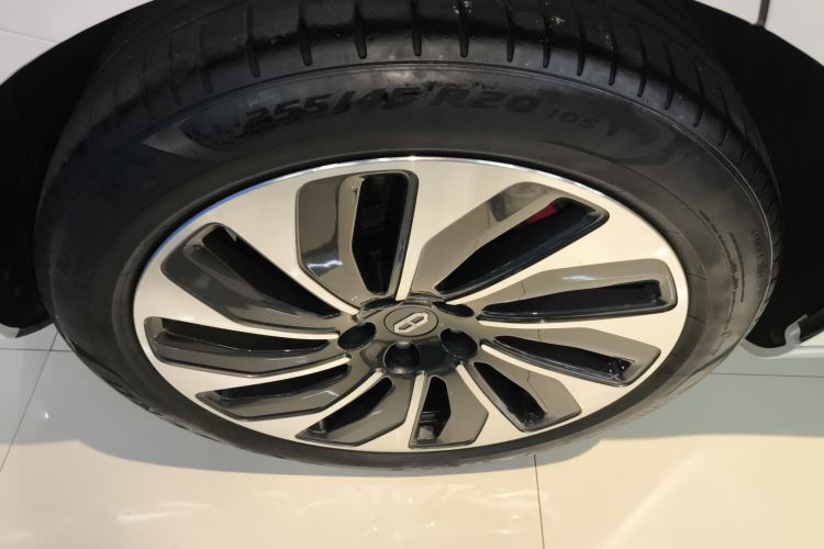 鸿蒙智行 问界M5 2022款 增程四驱至臻版车身外观6008