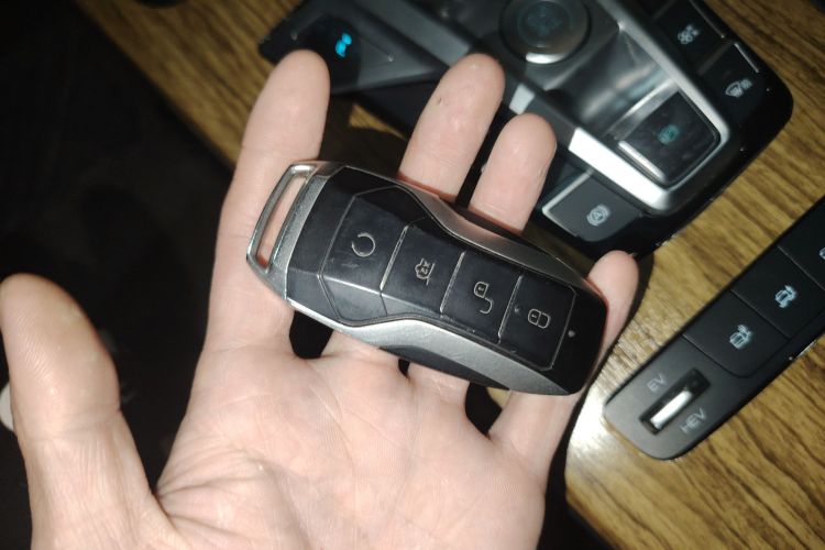 比亚迪 宋Pro新能源 2019款 DM 1.5T 四驱性能版豪华型中控内饰7001