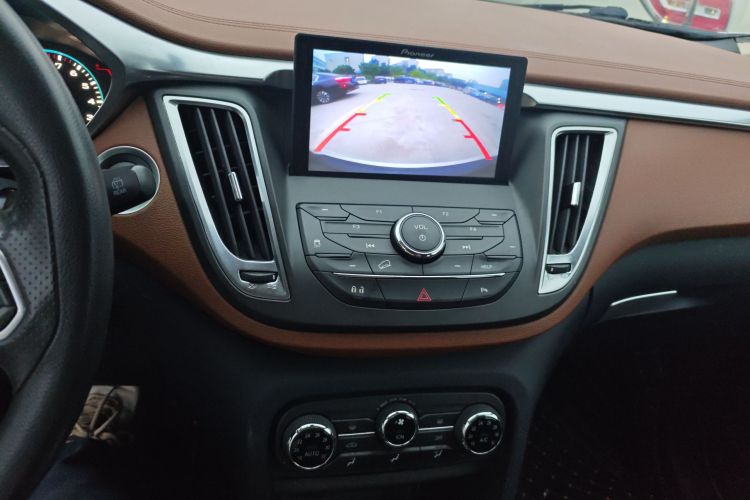 东南DX7 2018款 1.5T 自动荣耀版中控内饰16