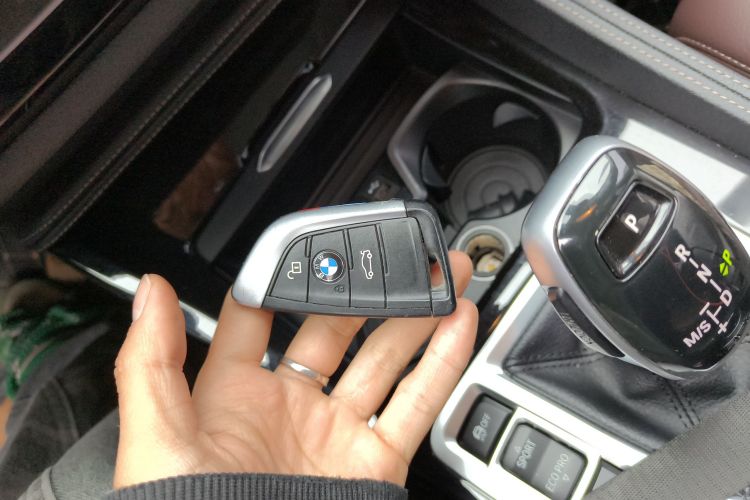 宝马1系 2023款 120i M运动曜夜版中控内饰11