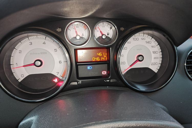 标致408 2013款 2.0L 手动舒适版中控内饰14