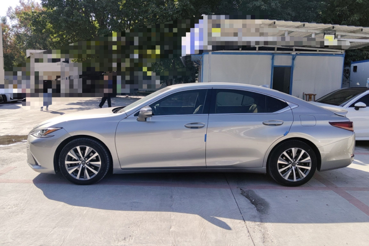 雷克萨斯ES 2018款 200 豪华版 国V车身外观4