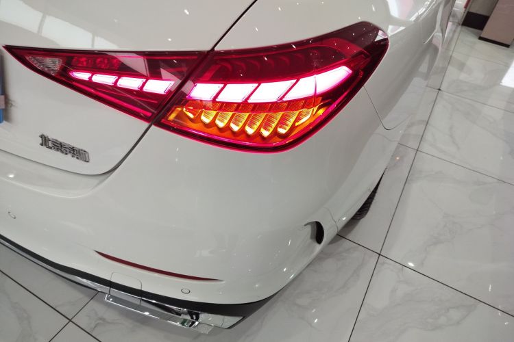 奔驰C级 2023款 C 260 L 运动版车身外观9