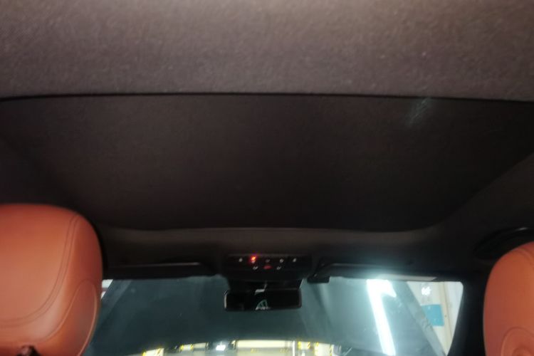 奔驰E级 2017款 改款 E 300 运动型局部细节22