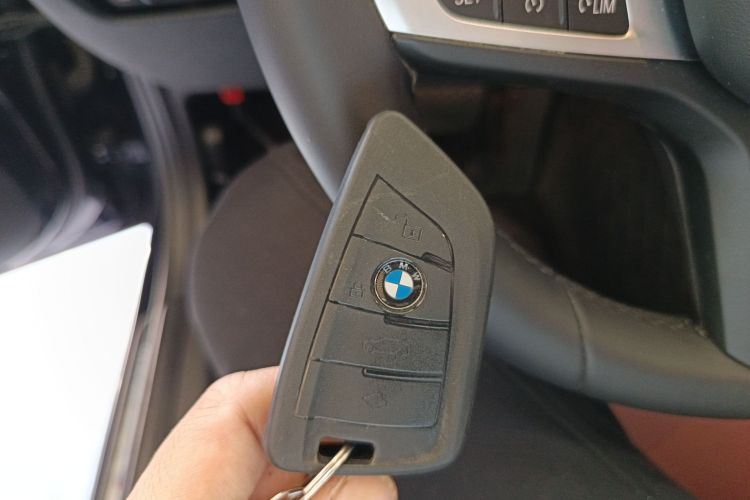 宝马3系 2024款 325Li M运动套装中控内饰11