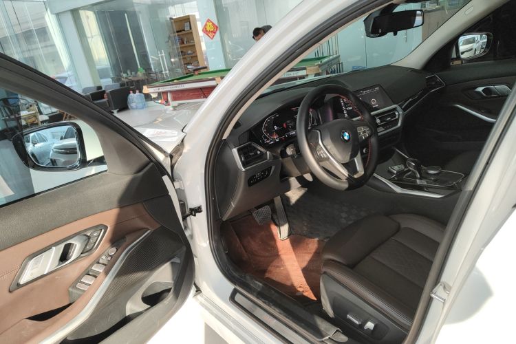 宝马3系 2022款 320i 运动套装中控内饰7003