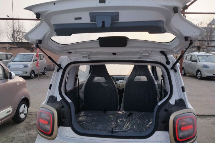 奔腾小马 2025款 222km 灵动马机舱底盘23