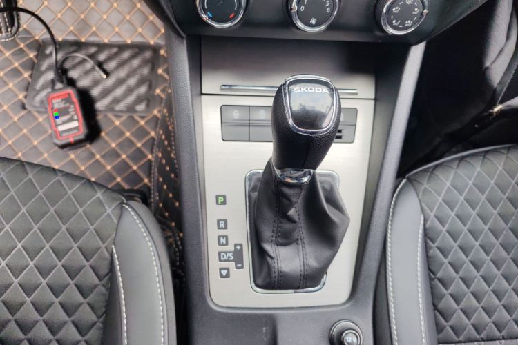 斯柯达 明锐 2019款 1.5L 自动豪华版中控内饰18