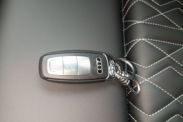 奥迪A3 2025款 A3L Limousine 35TFSI 飞驰尊享型中控内饰11