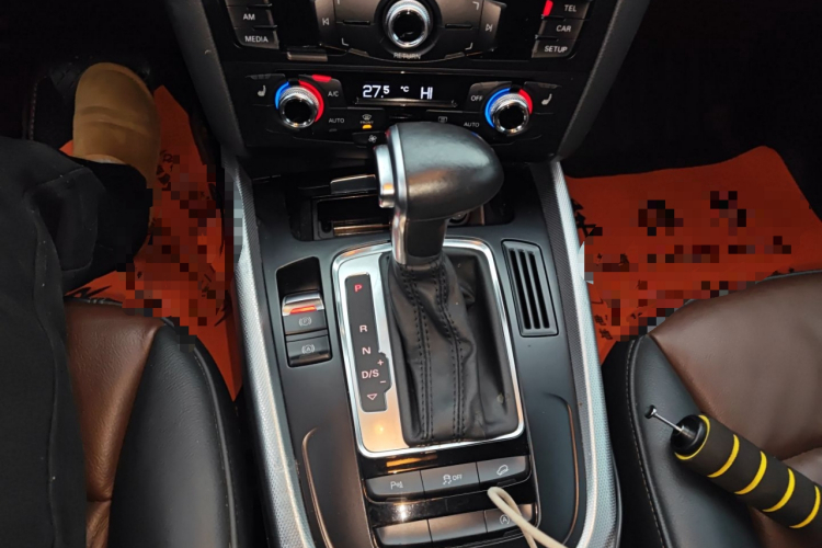 奥迪Q5 2016款 40 TFSI 技术型中控内饰18