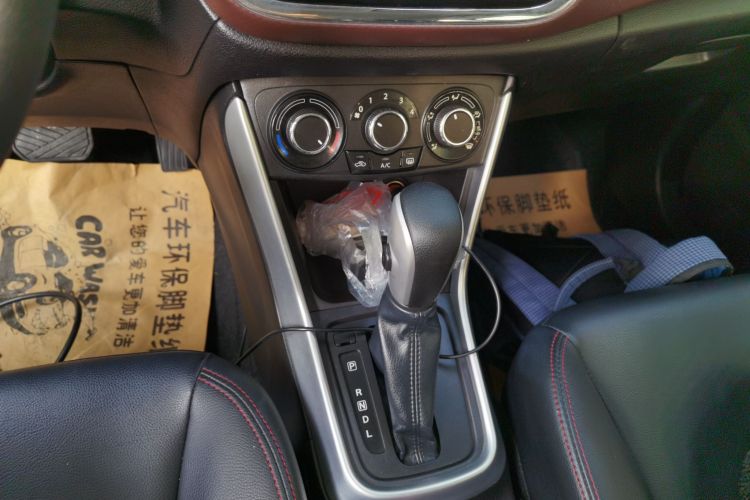 铃木 骁途 2017款 1.6L CVT两驱都市时尚型中控内饰18