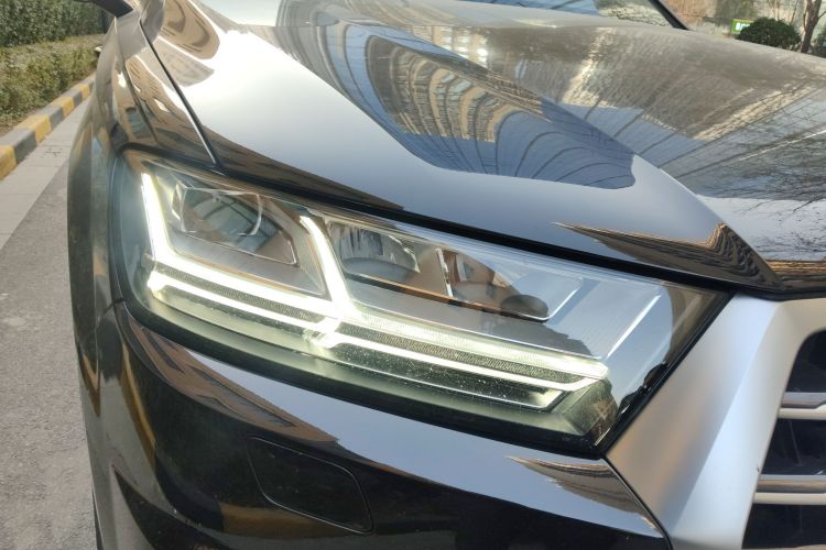 奥迪Q7 2018款 45 TFSI S line运动型车身外观6006