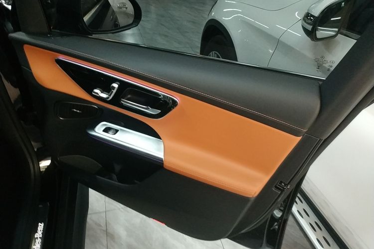 奔驰GLC 2024款  改款 GLC 260 L 4MATIC 豪华型 5座中控内饰42