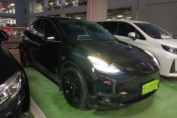 特斯拉 Model Y 2021款 标准续航后驱版车身外观3