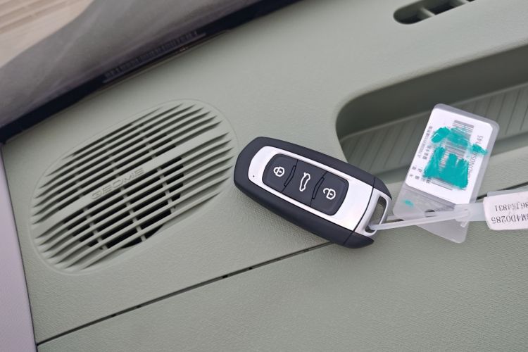 吉利银河 2025款 210km 熊猫骑士中控内饰7001