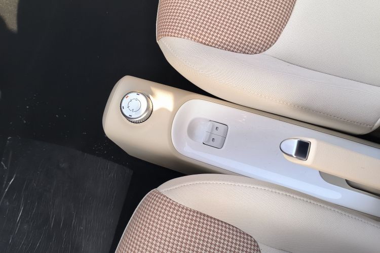 五菱汽车 宏光MINIEV 2024款 第三代 215km 青春版局部细节18