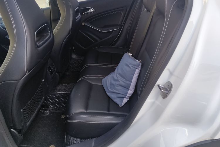 奔驰GLA 2018款 GLA 200 动感型中控内饰21