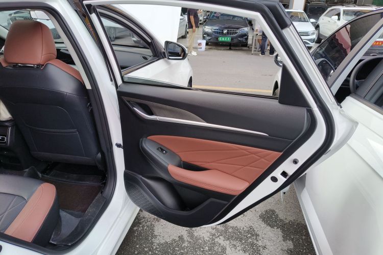 长安 逸动 2024款 PLUS 蓝鲸NE 1.4T GDI DCT高能版中控内饰45