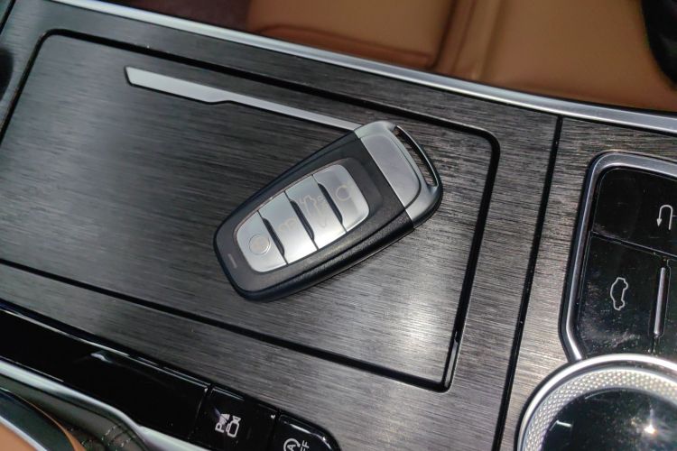 红旗H9 2022款 2.0T 智联旗享版中控内饰11