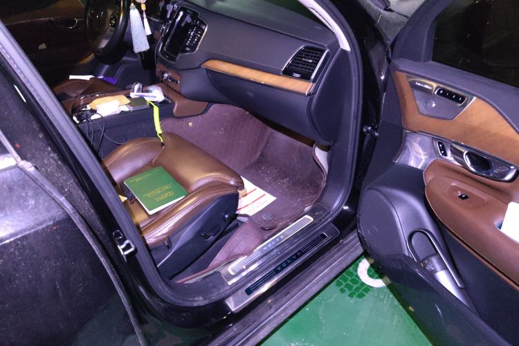 沃尔沃XC90新能源 2018款 E驱混动 T8 智尊版 7座局部细节9005