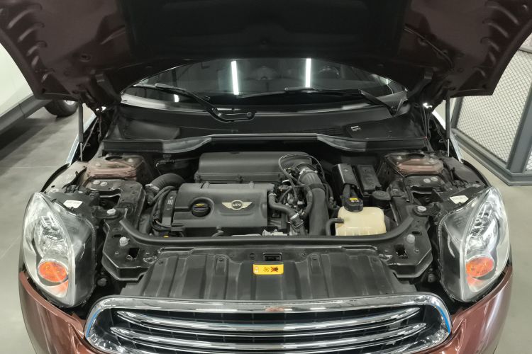 MINI Countryman 2014款 1.6T COOPER ALL4 Fun机舱底盘24