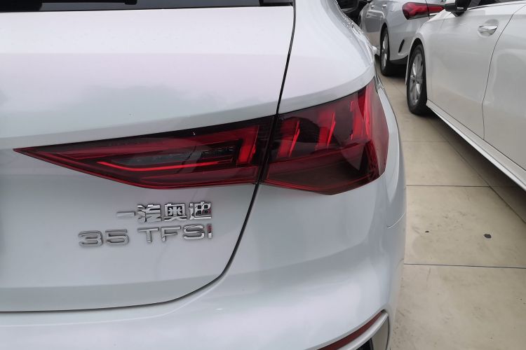 奥迪A3 2022款 Sportback 35 TFSI 时尚运动型车身外观9