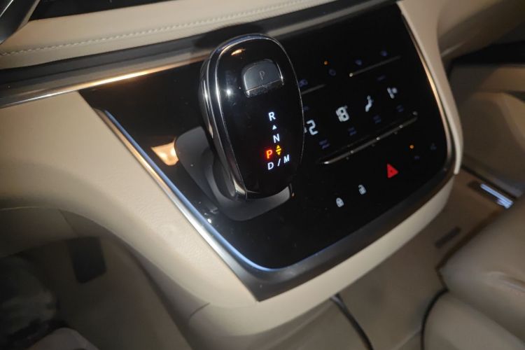 别克GL8 2023款 陆上公务舱 智慧尊贵型中控内饰18