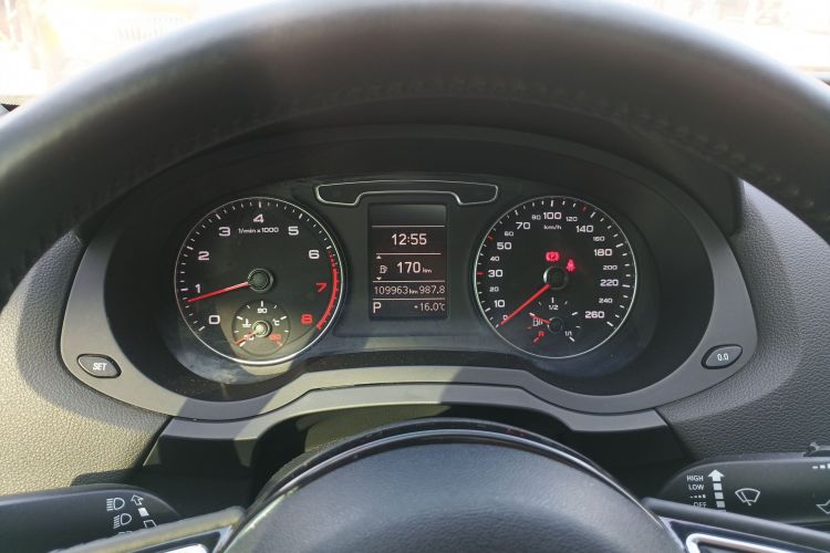 奥迪Q3 2015款 30 TFSI 进取型中控内饰14