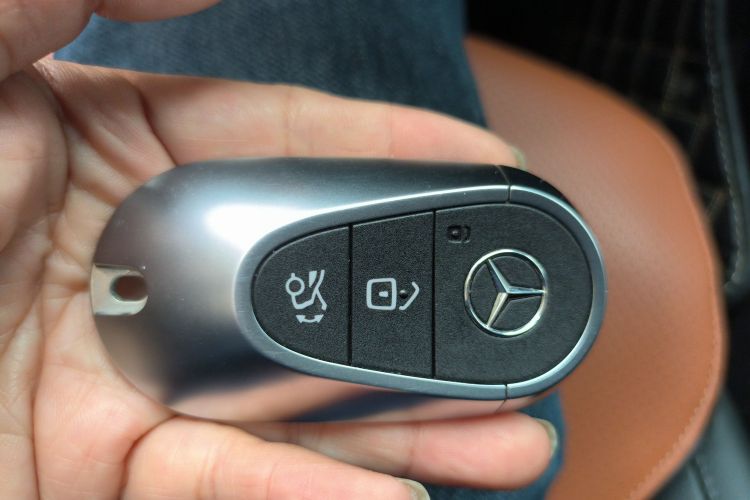 奔驰C级 2022款 改款 C 260 L 运动版中控内饰11