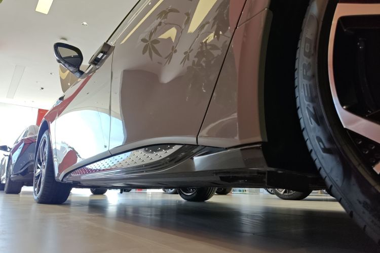 红旗EH7 2024款 760 Pro+ 四驱版局部细节9002