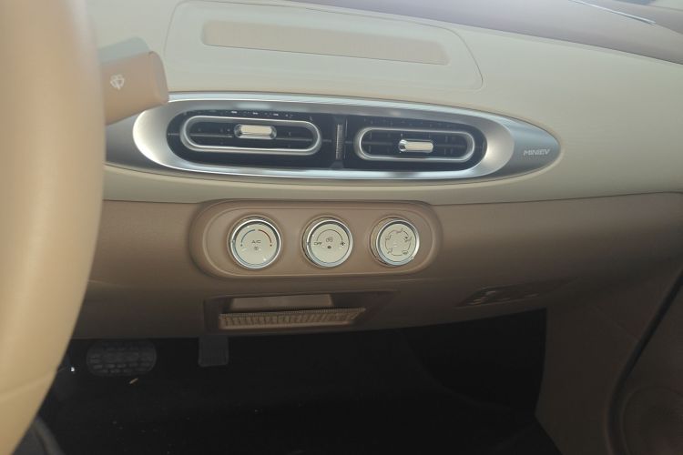 五菱汽车 宏光MINIEV 2025款 四门版 进阶款中控内饰16