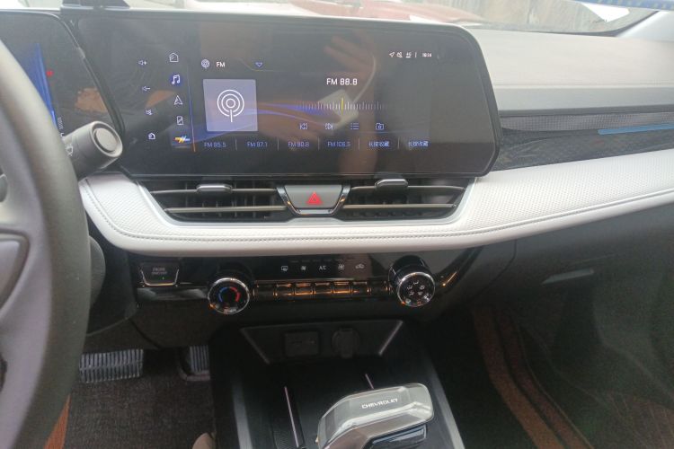 雪佛兰 科鲁泽 2023款 1.5L 双离合悦享版中控内饰16