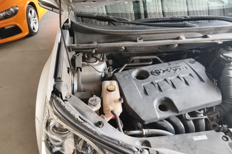 丰田 RAV4荣放 2015款 2.0L CVT四驱新锐版机舱底盘25