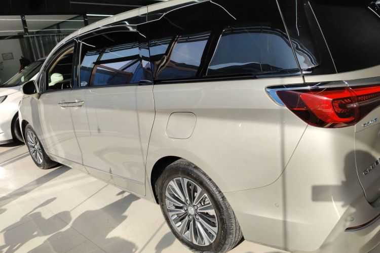 别克GL8 2022款 ES陆尊 653T 旗舰型车身外观4