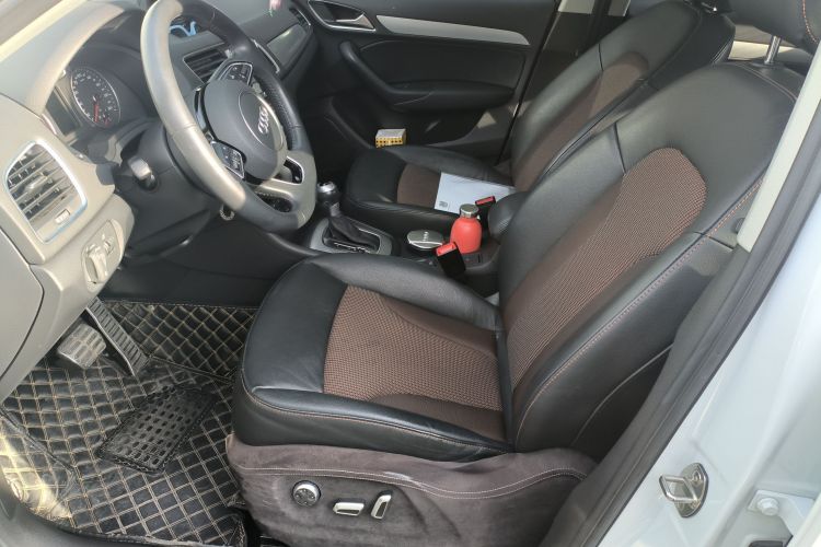 奥迪Q3 2018款 30周年年型 35 TFSI 时尚型中控内饰19