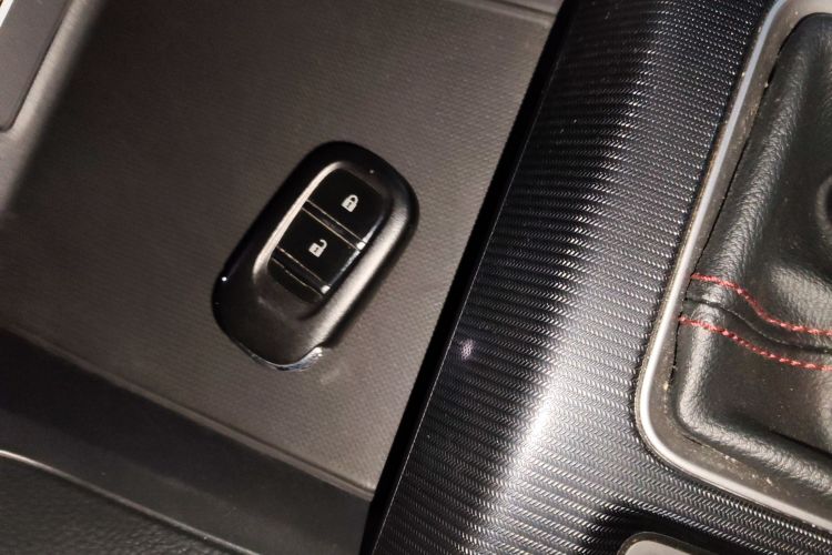 本田 思域 2023款 HATCHBACK 240TURBO 手动极劲版中控内饰11