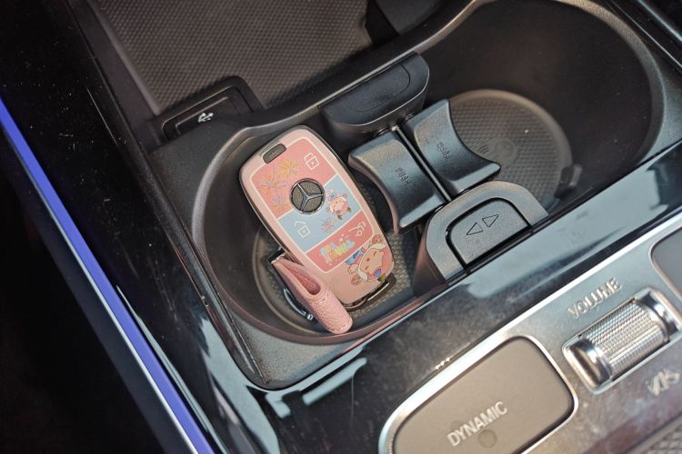 奔驰GLB 2025款 GLB 220 动感型中控内饰7001