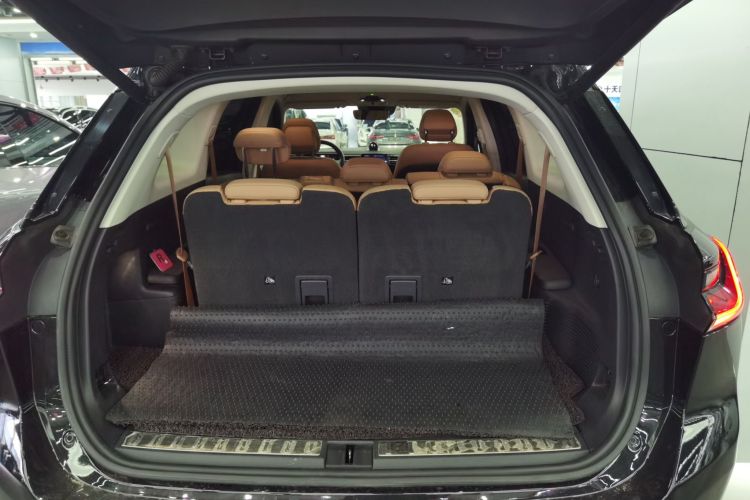 蔚来ES8 2018款 创始版机舱底盘23